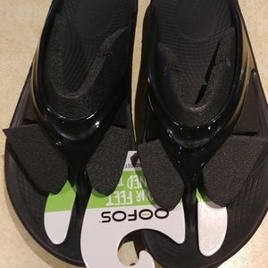 OOFOS Sandals sz 9 womens (sz 7 mens)